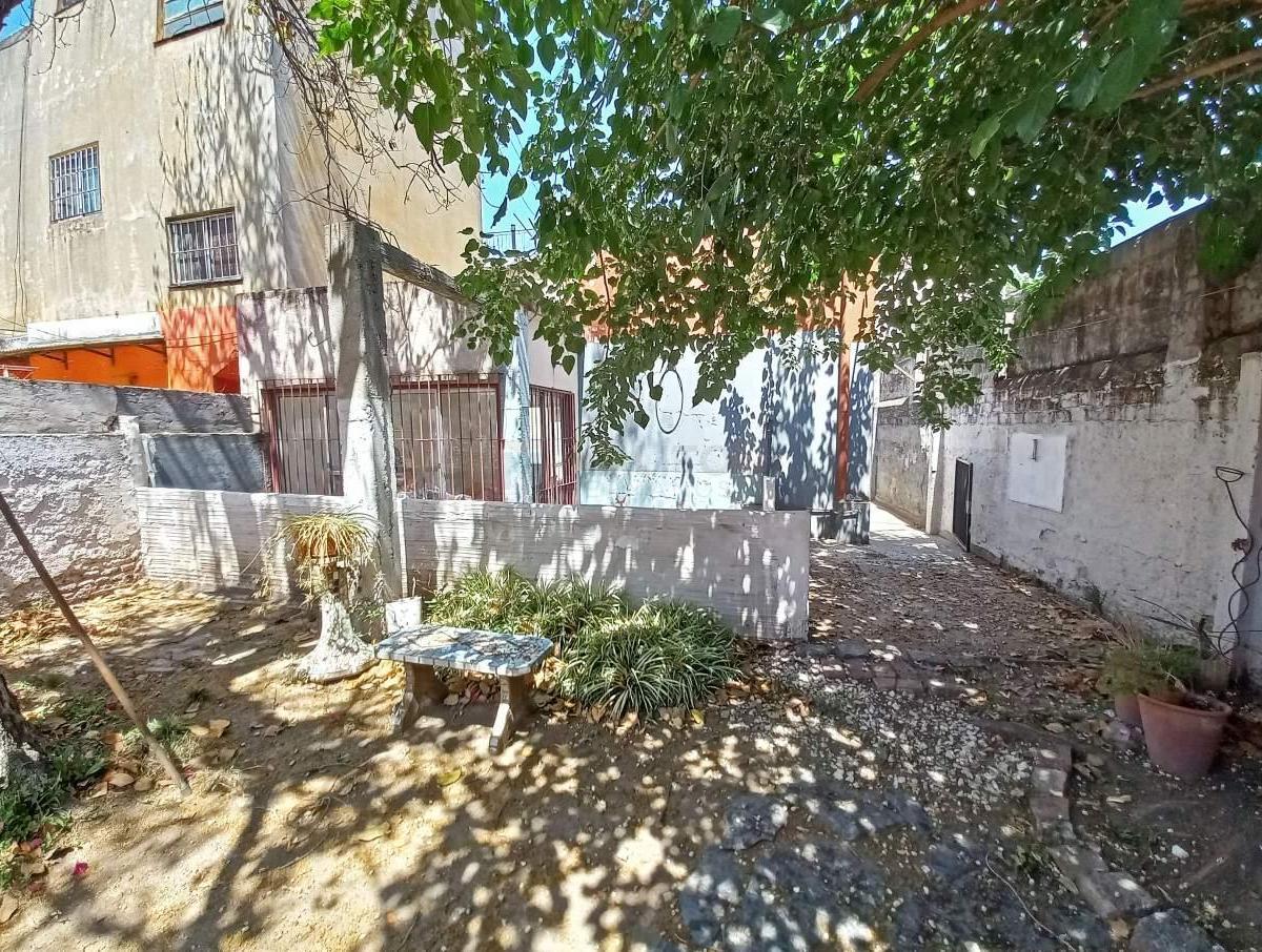 Venta Casa en Bloque en Lote Propio 4 Viviendas con Terrazas, Patios, Garage en Villa Lugano 2