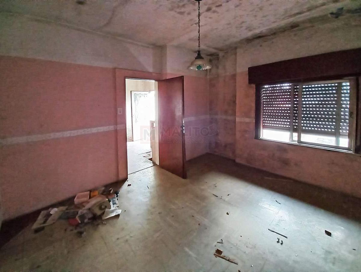 Venta Casa Lote Propio 3 Plantas 6 Ambientes con Patio, Terraza, Garage y Mas, en Parque Avellaneda 2