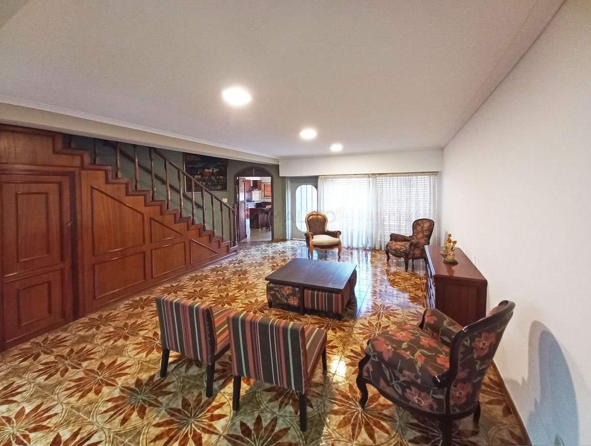 Venta Casa Lote Propio 7 Ambientes, 2 Terrazas, Patio Jardin, Quincho, Garage y Mas, en Parque Avell 1