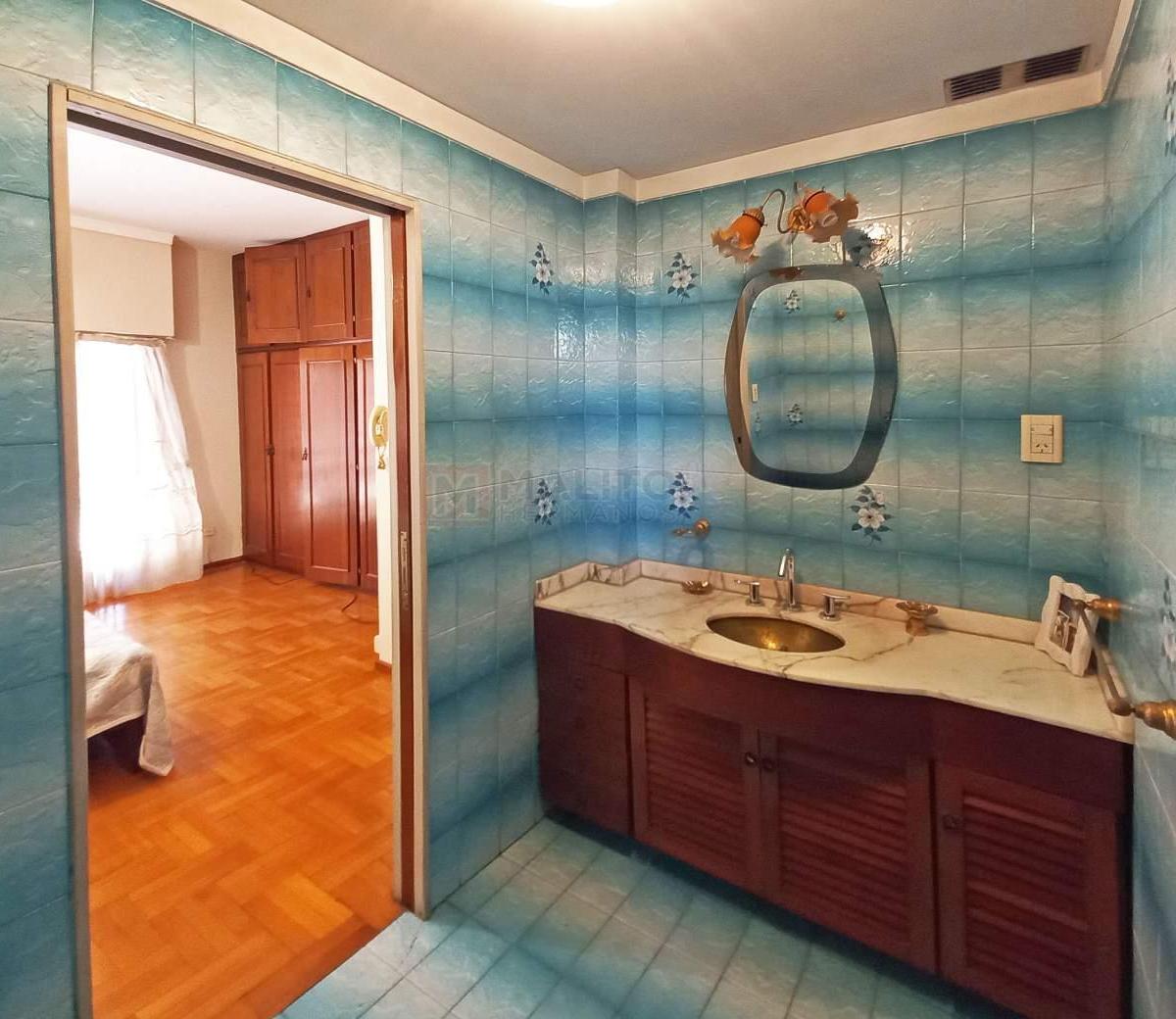Venta Casa Lote Propio 7 Ambientes, 2 Terrazas, Patio Jardin, Quincho, Garage y Mas, en Parque Avell 5