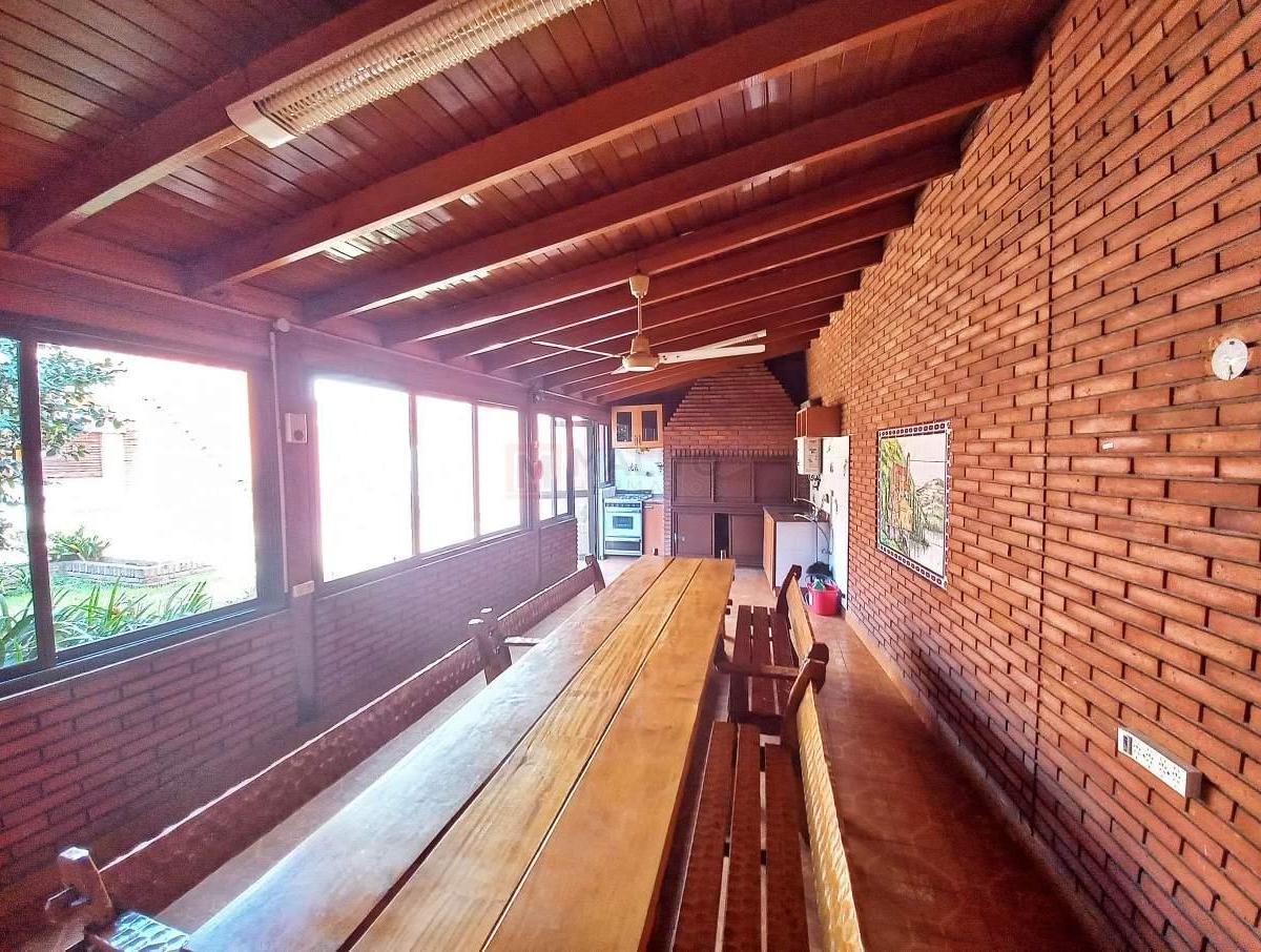 Venta Casa Lote Propio 7 Ambientes, 2 Terrazas, Patio Jardin, Quincho, Garage y Mas, en Parque Avell 3