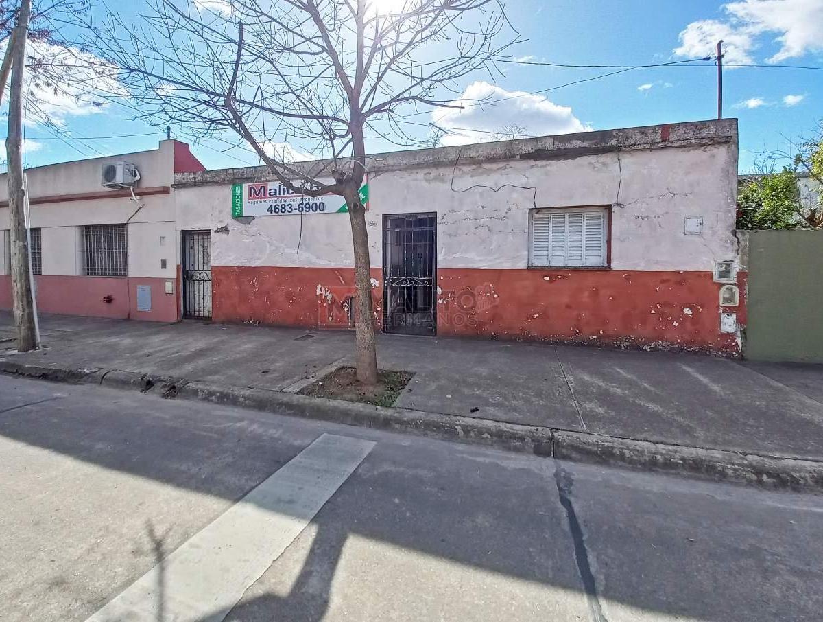 Venta Casa Lote Propio 2 Ambientes con Patio en Mataderos 5