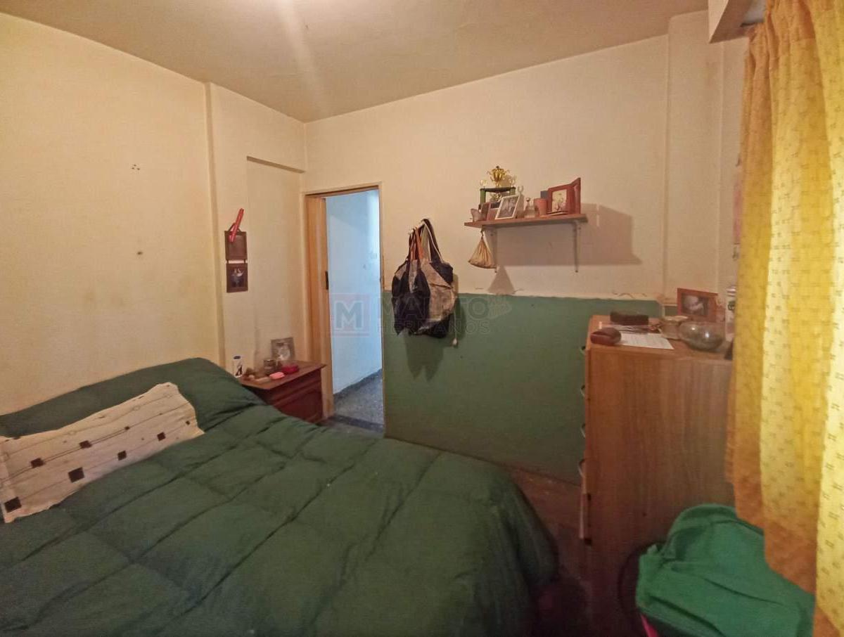 Venta Departamento 3° Piso por Escalera con Balcon Al Frente. Terraza Compartida. 1