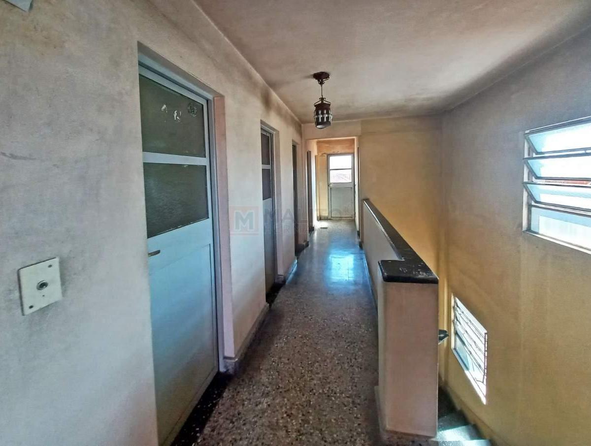 Venta Departamento 3° Piso por Escalera con Balcon Al Frente. Terraza Compartida. 2
