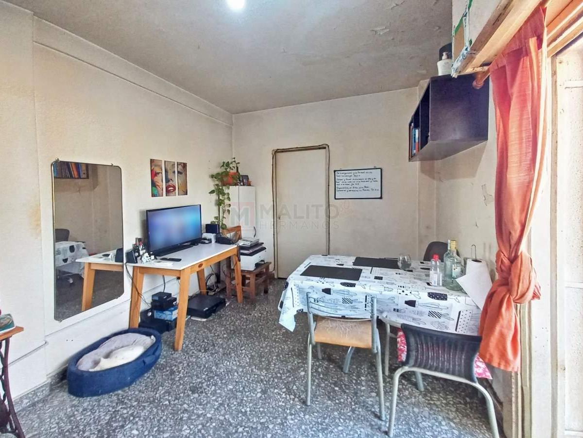 Venta Departamento 3° Piso por Escalera con Balcon Al Frente. Terraza Compartida. 4