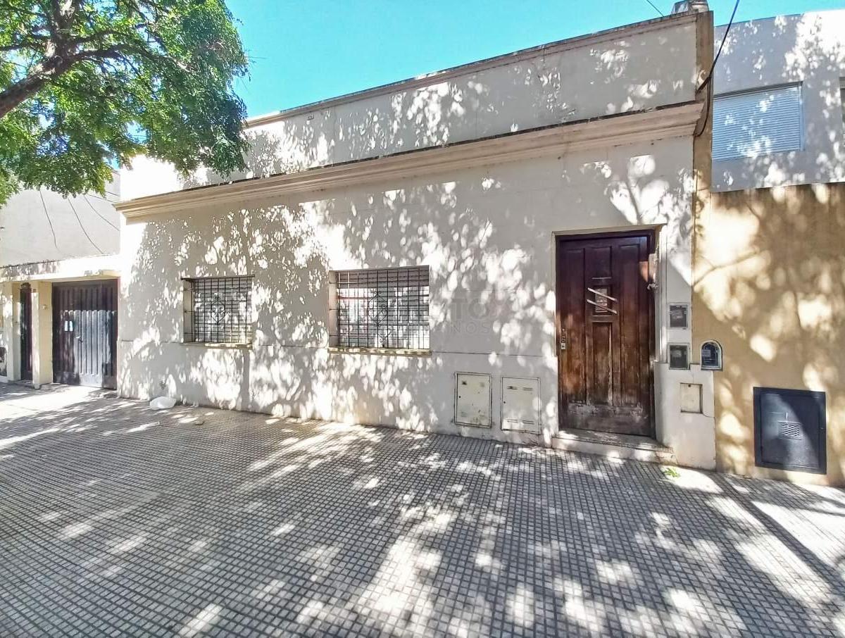 Venta PH 3 Ambientes Al Frente con Patio y Espacio Aereo en Villa Lugano. 2