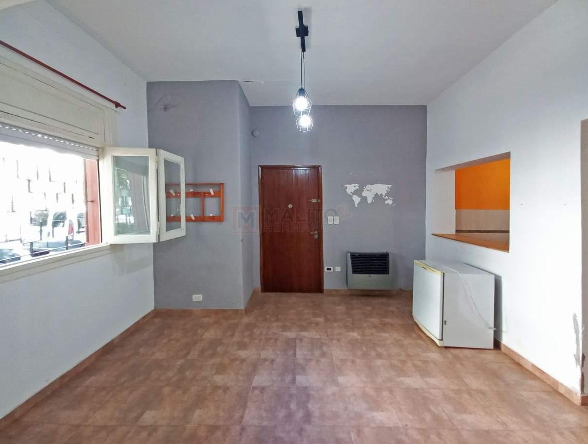 Venta PH 3 Ambientes Al Frente con Patio y Terraza en Mataderos 5