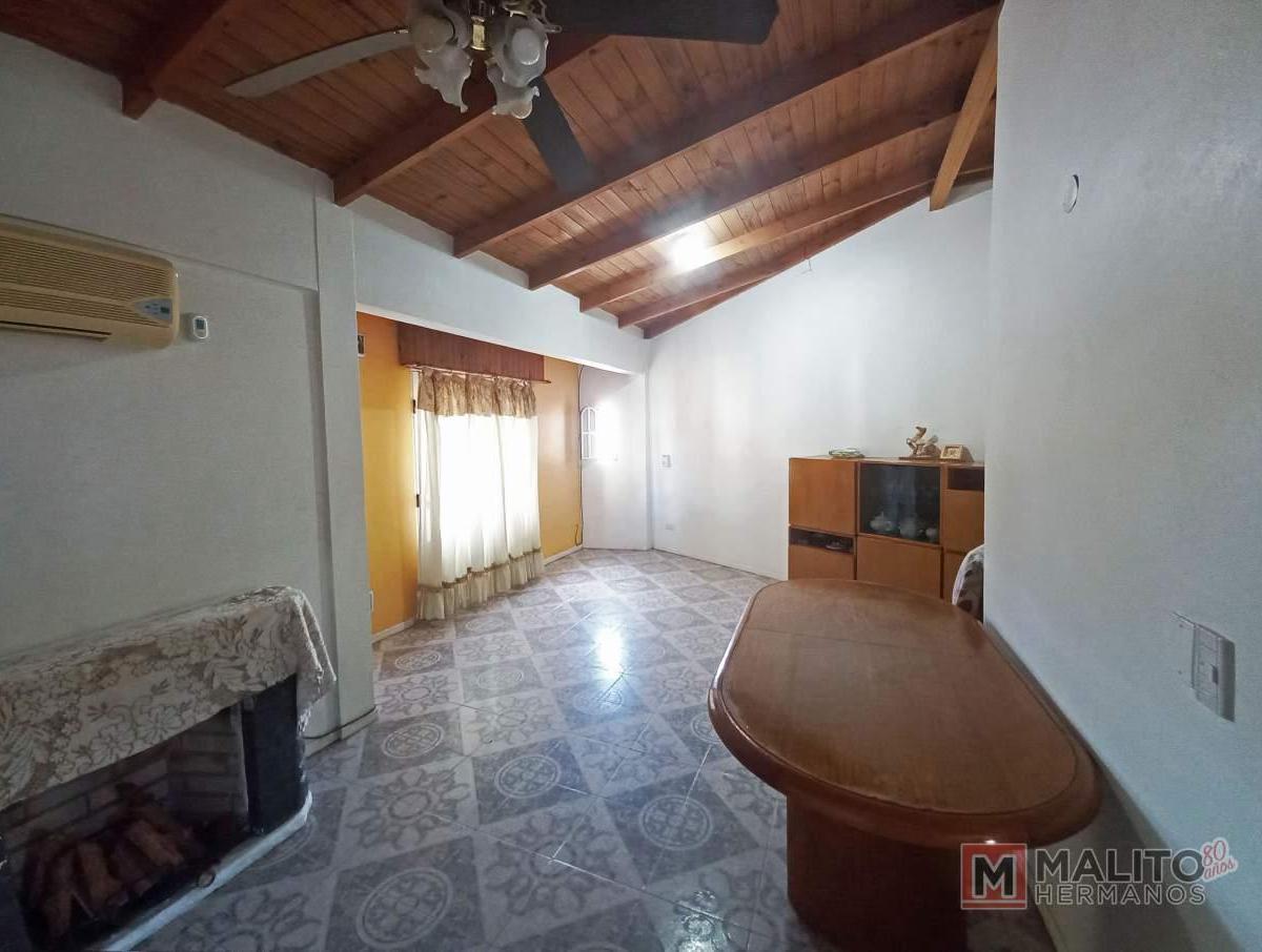 Venta Casa Lote Propio 8,66 m X 24,71 m, con Local, Patio, Balcon, Jardin en Parque Avellaneda 4