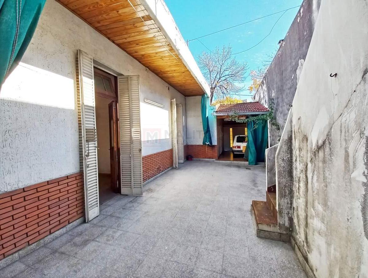 Venta Casa Lote Propio 8.66 X 17 m. 4 Ambientes con Patio, Terraza y Garage en Parque Avellaneda 2