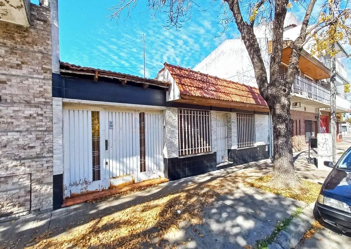 Venta Casa Lote Propio 8.66 X 17 m. 4 Ambientes con Patio, Terraza y Garage en Parque Avellaneda 4
