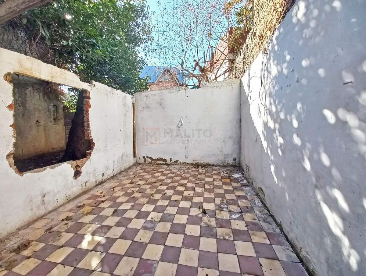 Venta Casa Lote Propio 3 Ambientes con Local Al Frente, Patio y Terraza en Parque Avellaneda. 3