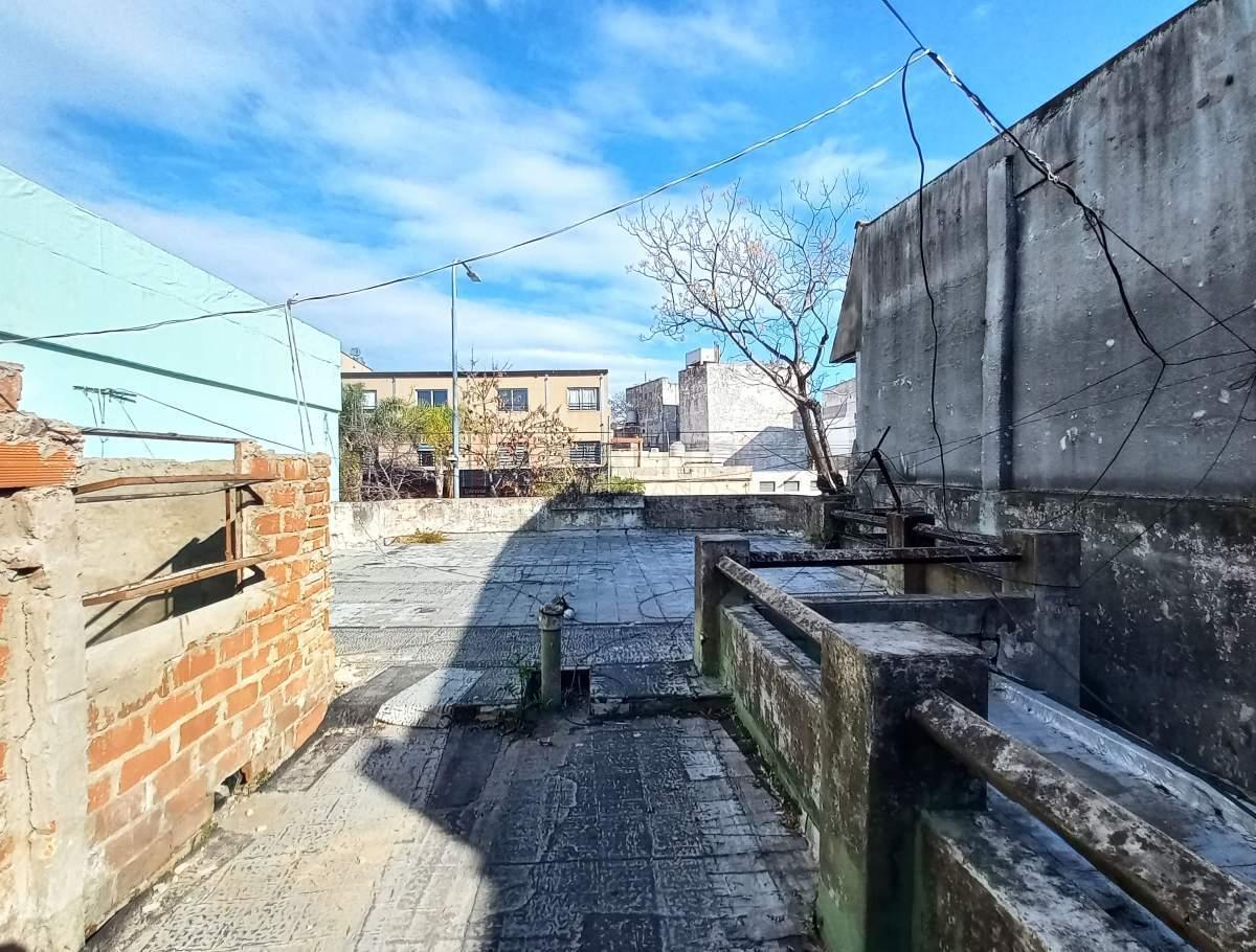 Venta Casa Lote Propio 3 Ambientes con Local Al Frente, Patio y Terraza en Parque Avellaneda. 4