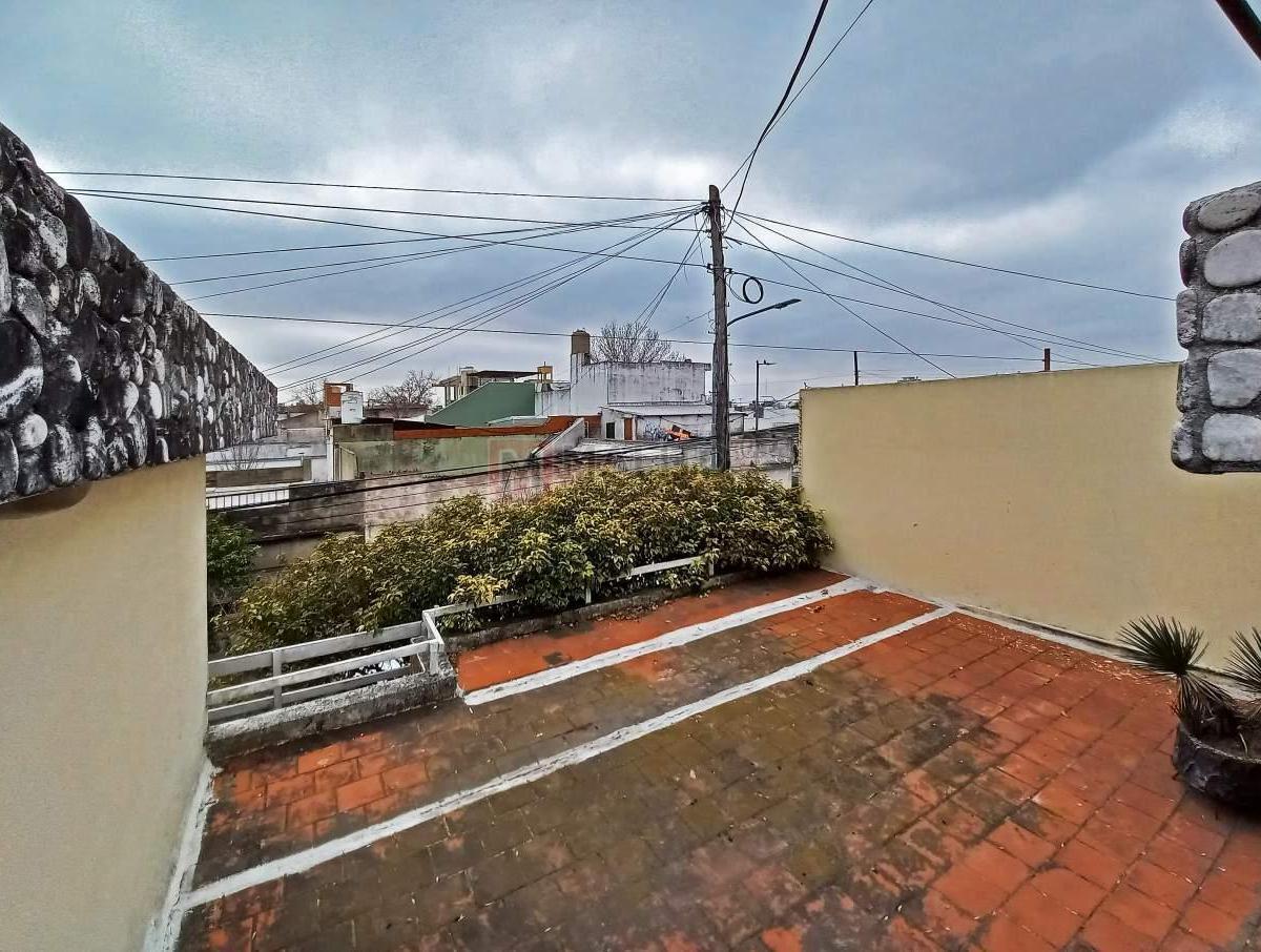Venta Casa Lote Propio 5 Ambientes con Patio y Terraza en Parque Avellaneda 3