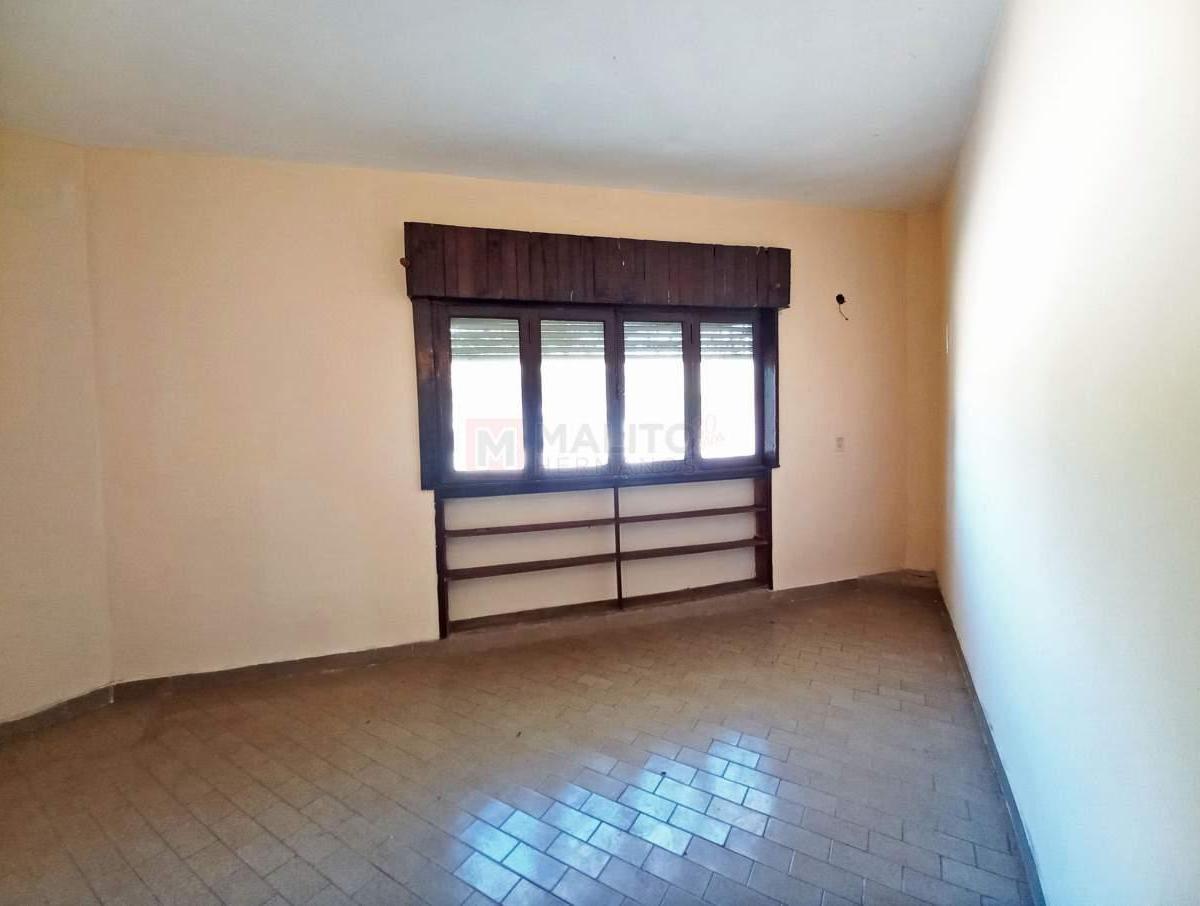 Venta Casa Lote Propio 4 Ambientes con Garage, Patio y Terraza en Parque Avellaneda 2