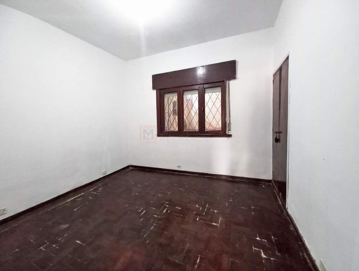 Venta Casa Lote Propio 4 Ambientes con Garage, Patio y Terraza en Parque Avellaneda 1
