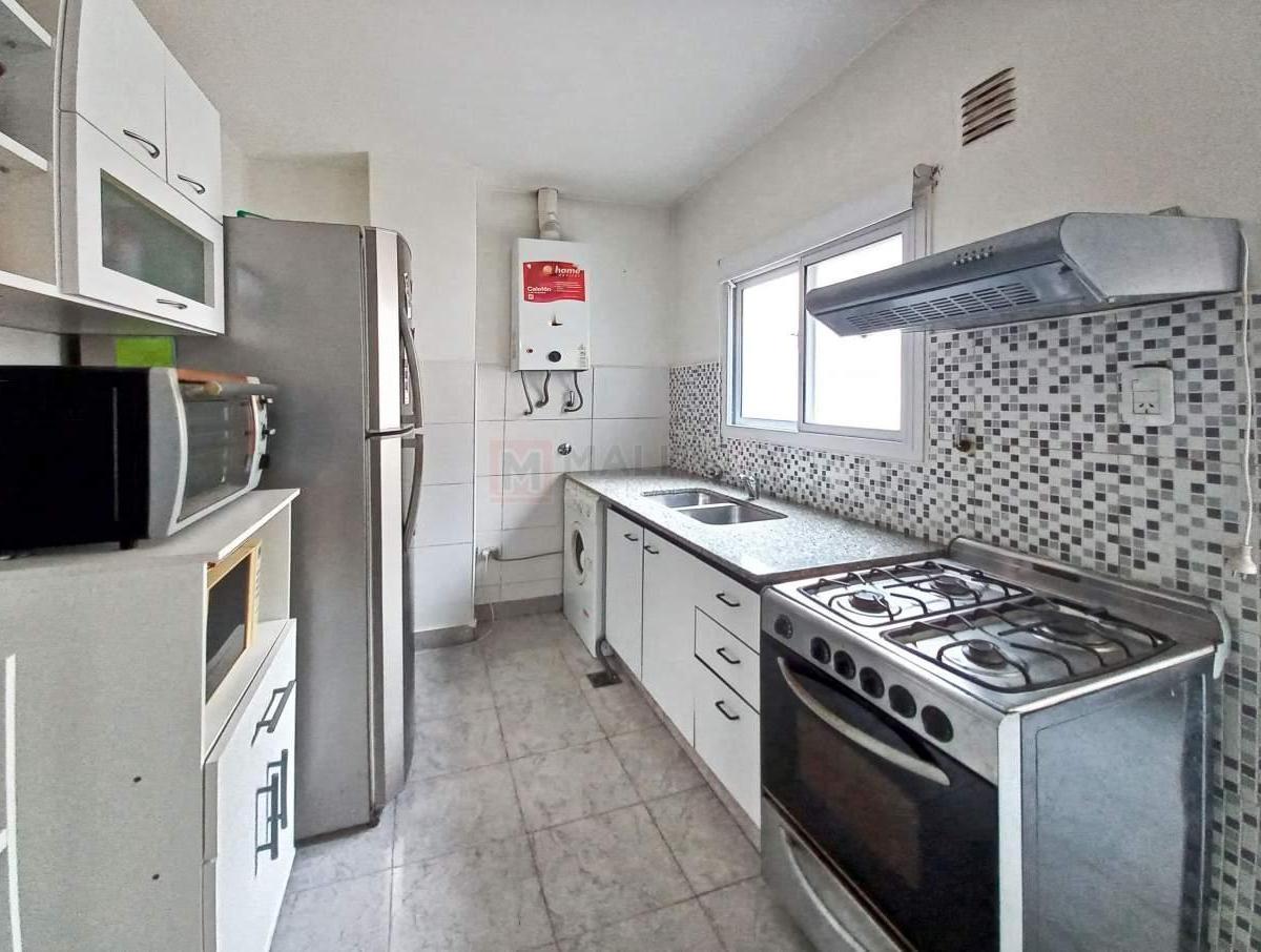 Venta Departamento 2 Ambientes en 2 Piso por Escalera en Parque Avellaneda 5