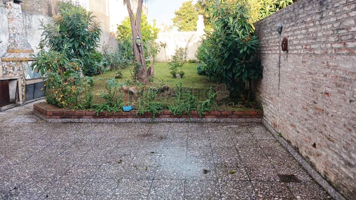Venta Casa Lote Propio 8,66 X 42,73 - 5 Ambientes con Patio, Terraza, Garage 2 Autos en Villa Lugano 3