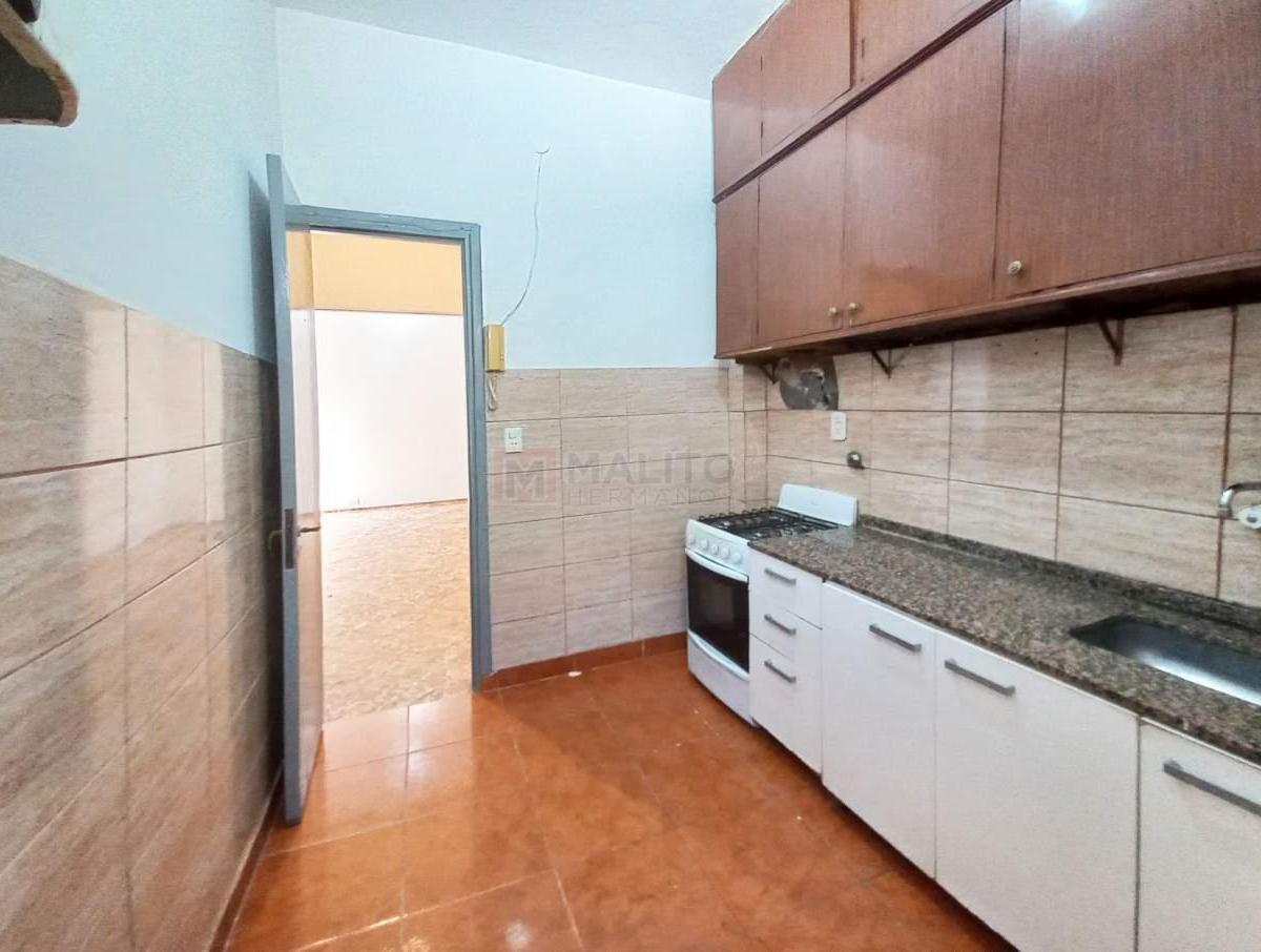 Venta Departamento 3 Ambientes con Lavadero 1 Piso por Escalera en Parque Avellaneda 2