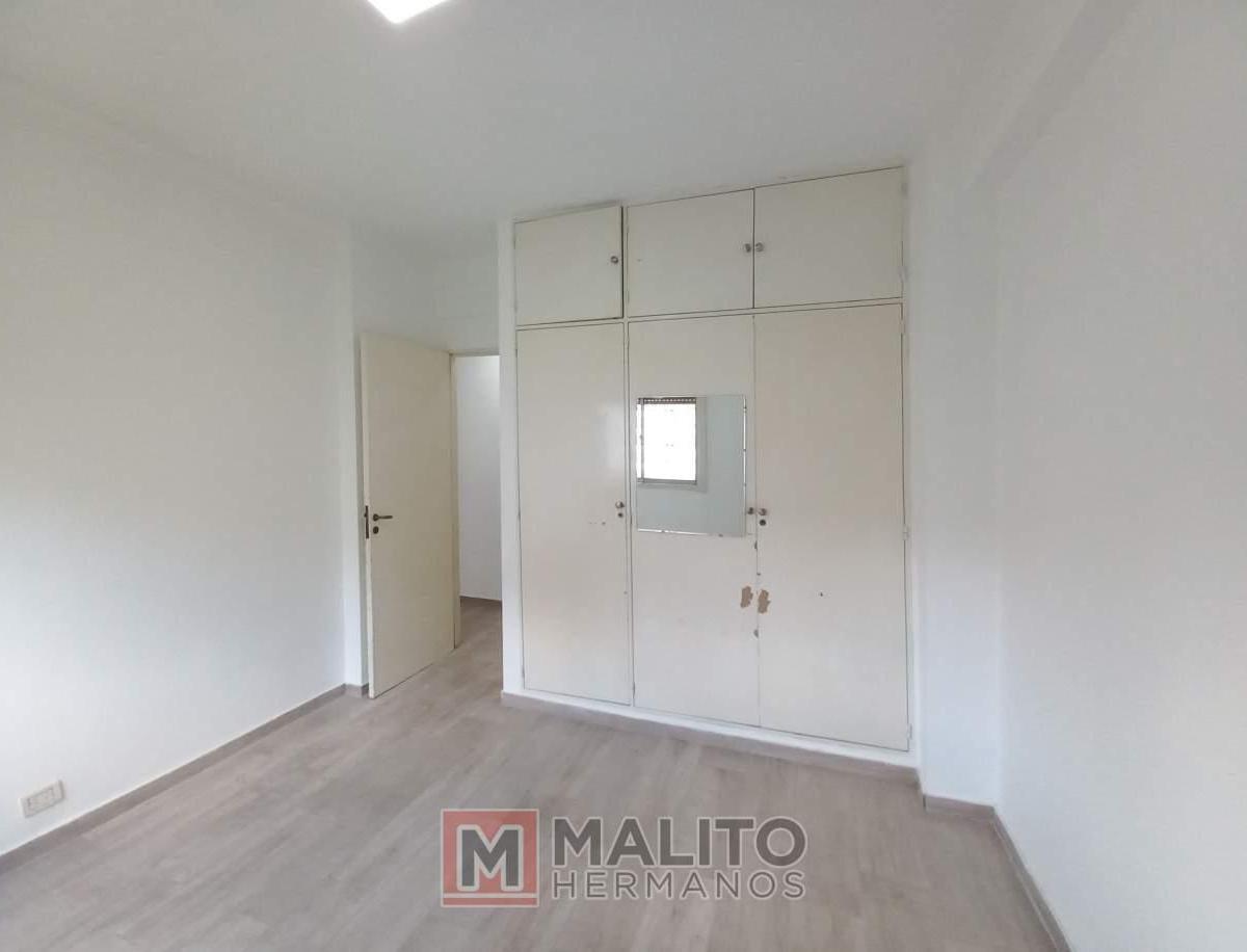 Venta Departamento 3 Ambientes con Balcon en Torre de Viviendas en Villa Lugano 5