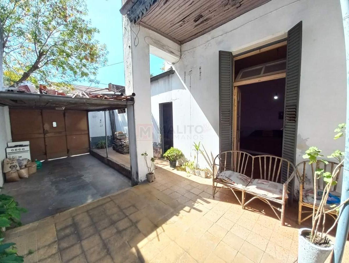 Casa Lote Propio 4 Ambientes con Local, Garage Semicubierto, Patio y Terraza. Lote de 8,66 X 25 5