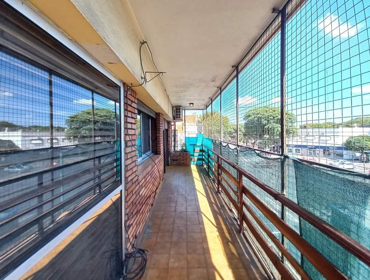 Venta Departamento 3 Ambientes con Balcon en Parque Avellaneda 4
