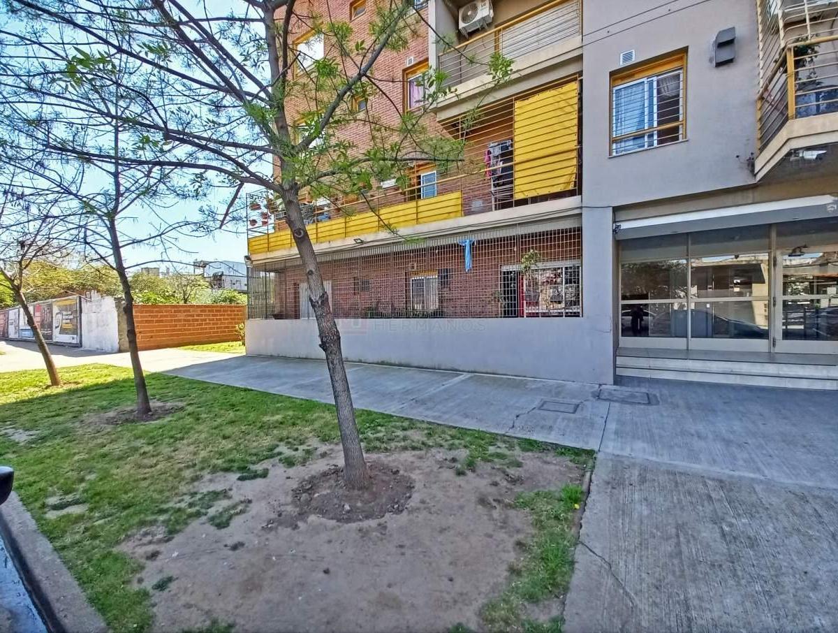 Venta Departamento 3 Ambientes con Balcon en Torre de Viviendas en Villa Riachuelo 2