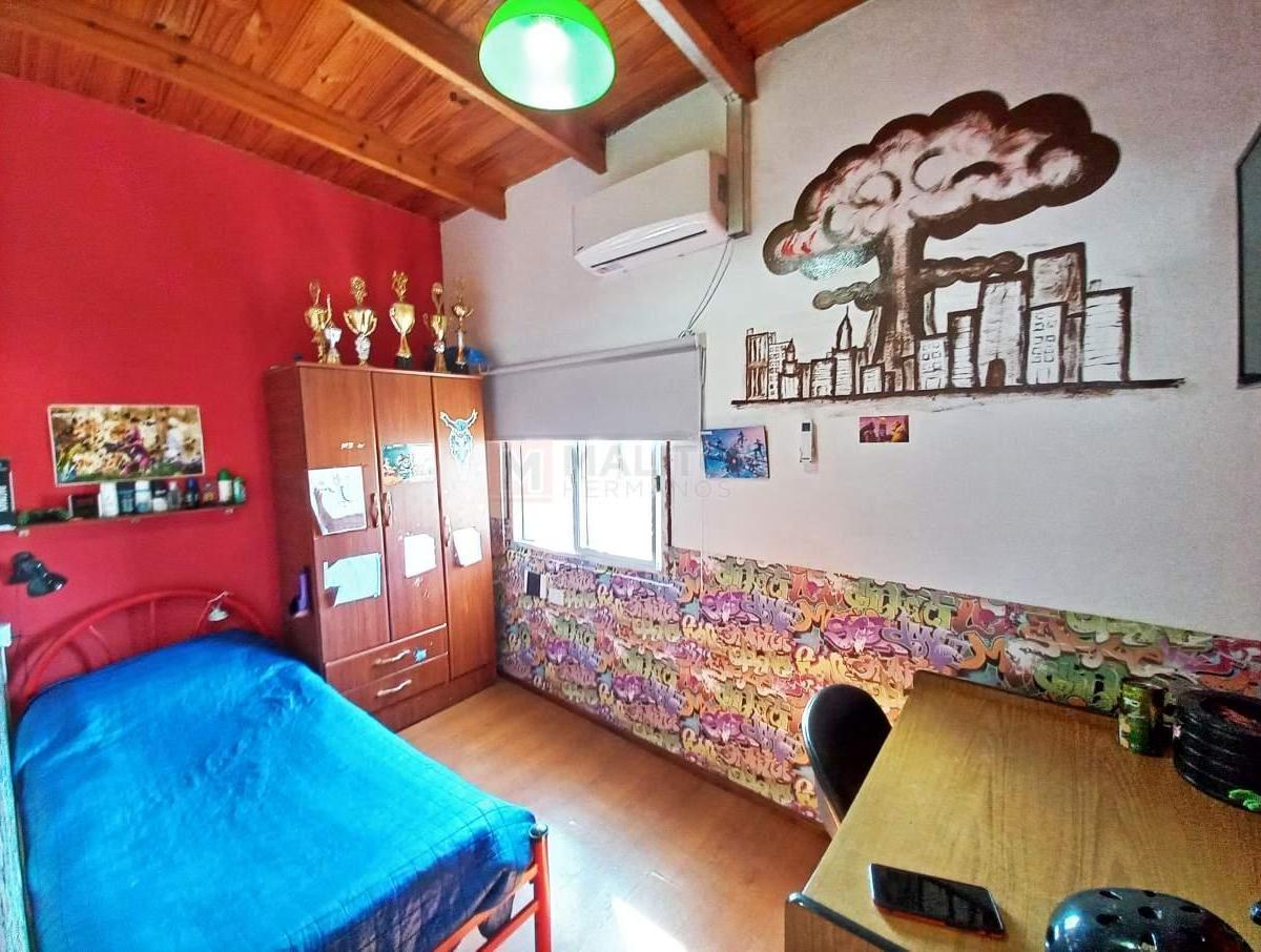 Venta Casa Lote Propio - 2 Viviendas - 5 Dorm. - con Terraza en Villa Lugano 3