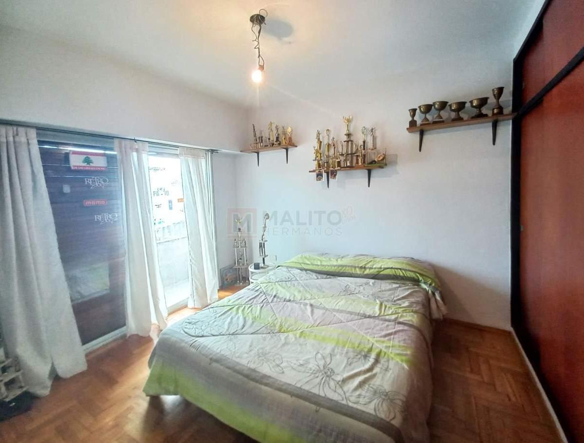 Venta Casa Lote Propio 5 Ambientes con Patio, Terraza y Local en Mataderos 4