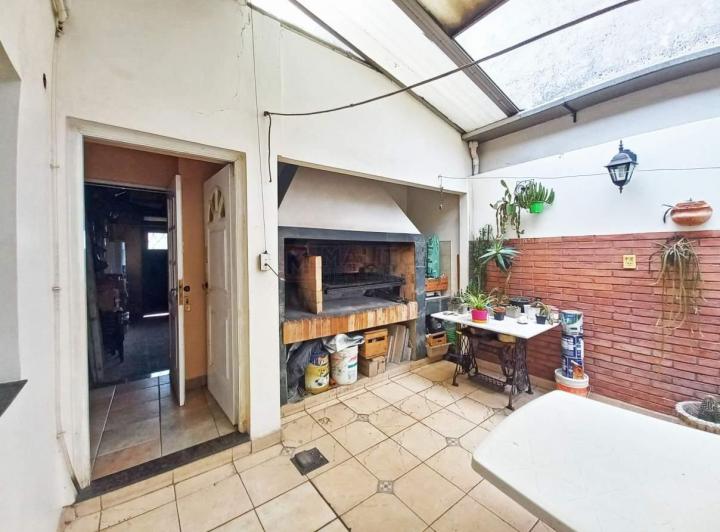 Venta Casa Lote Propio 5 Ambientes con Patio y Garage en Parque Avellaneda 3