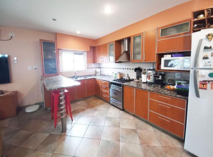 Venta Casa Lote Propio 5 Ambientes con Patio y Garage en Parque Avellaneda 4