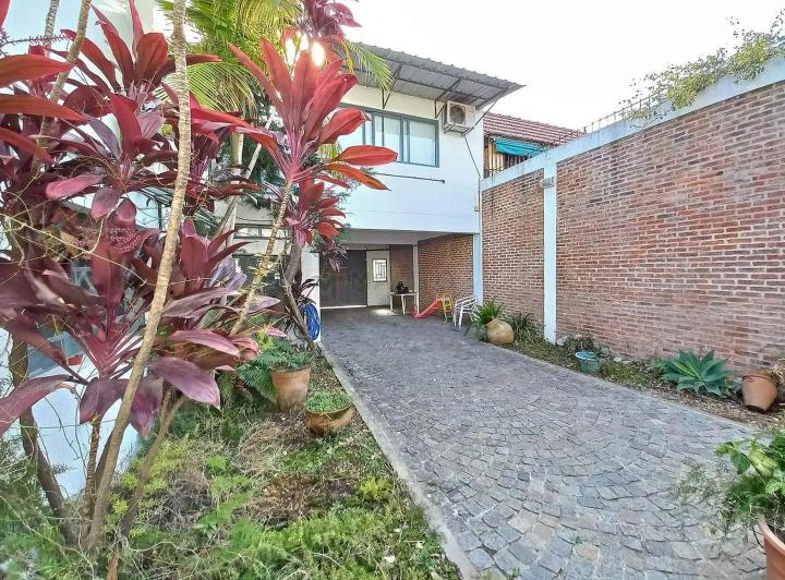 Venta Casa Lote Propio 2 Plantas - 3 Ambientes  2 Oficinas, 5