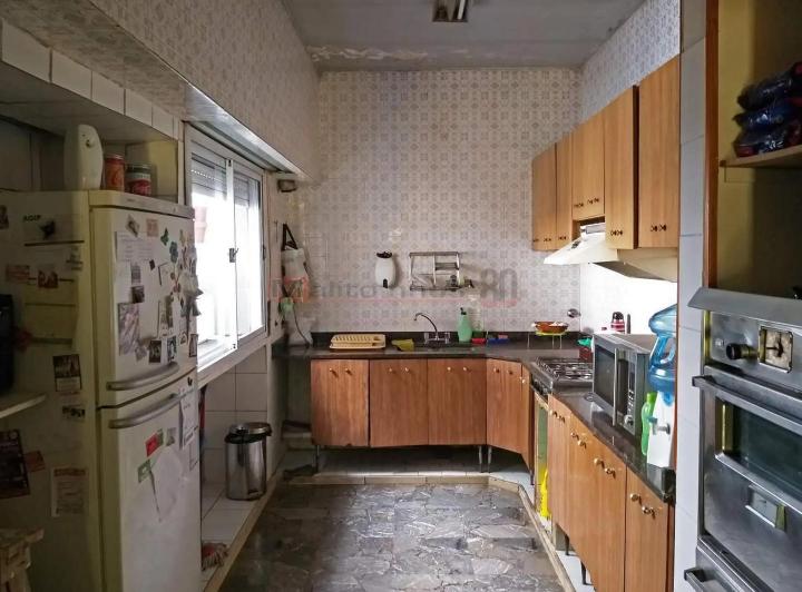 Venta Casa Lote Propio en Esquina 7 Ambientes con  Parque Av 3