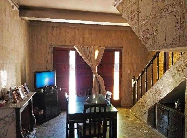 Venta Casa Lote Propio en Esquina 7 Ambientes con  Parque Av 5