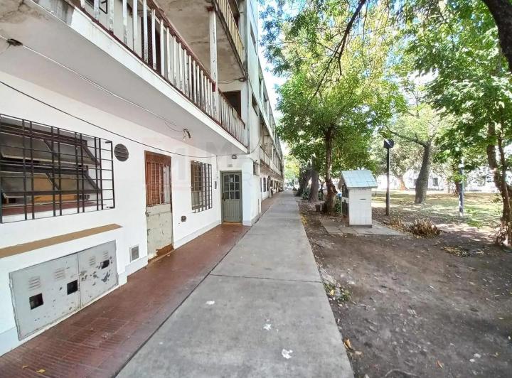 Venta Departamento 3 Ambientes en Mataderos con uso de Jardí 4