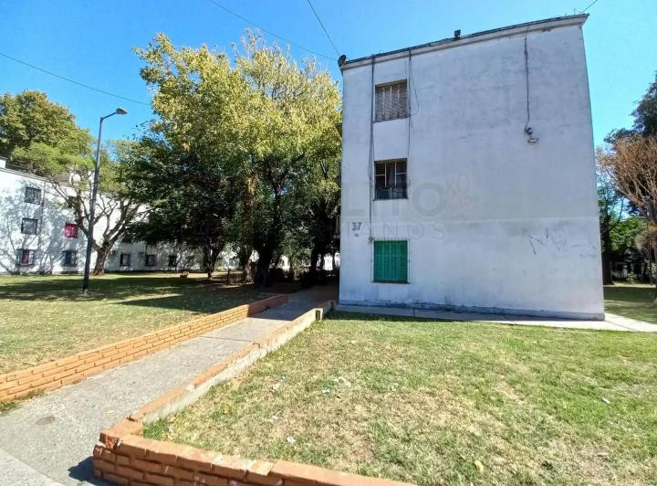 Venta Departamento 3 Ambientes en Mataderos con uso de Jardí 3