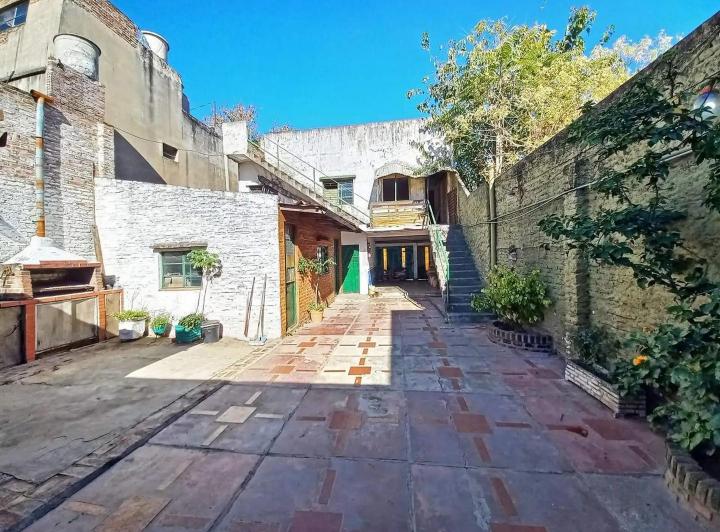 VENTA Casa Lote Propio 8,66 x 24,83 - 5 Ambientes con Garage 2