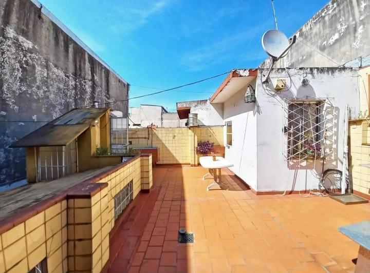 Venta PH 4 Ambientes en Planta Baja con Patio Cubierto y Ter 2