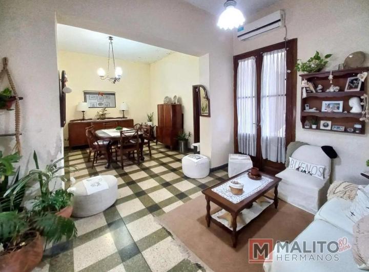 Venta Casa Multifamiliar, Vivienda 3 Ambientes en PB con Pat 5