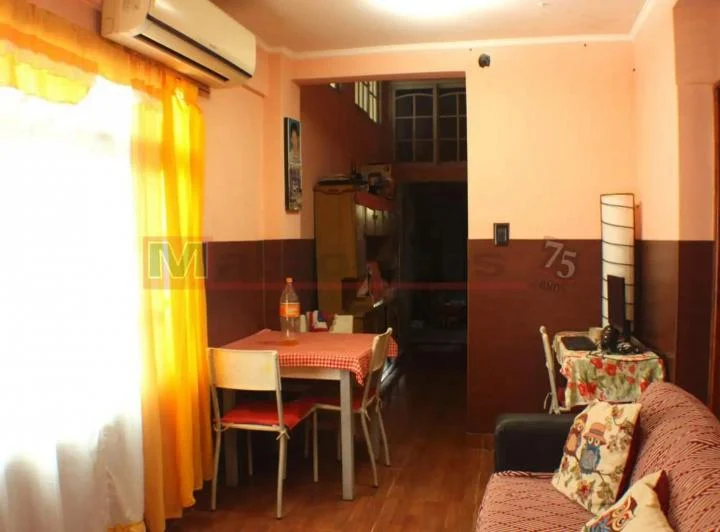 Venta Casa de 2 Viviendas con 2 Cocheras, Patio, Galpón y Te 2