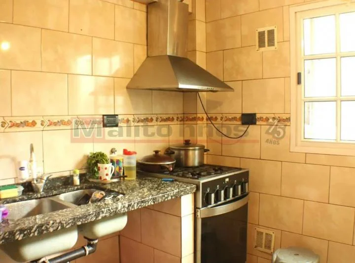 Venta Casa de 2 Viviendas con 2 Cocheras, Patio, Galpón y Te 5