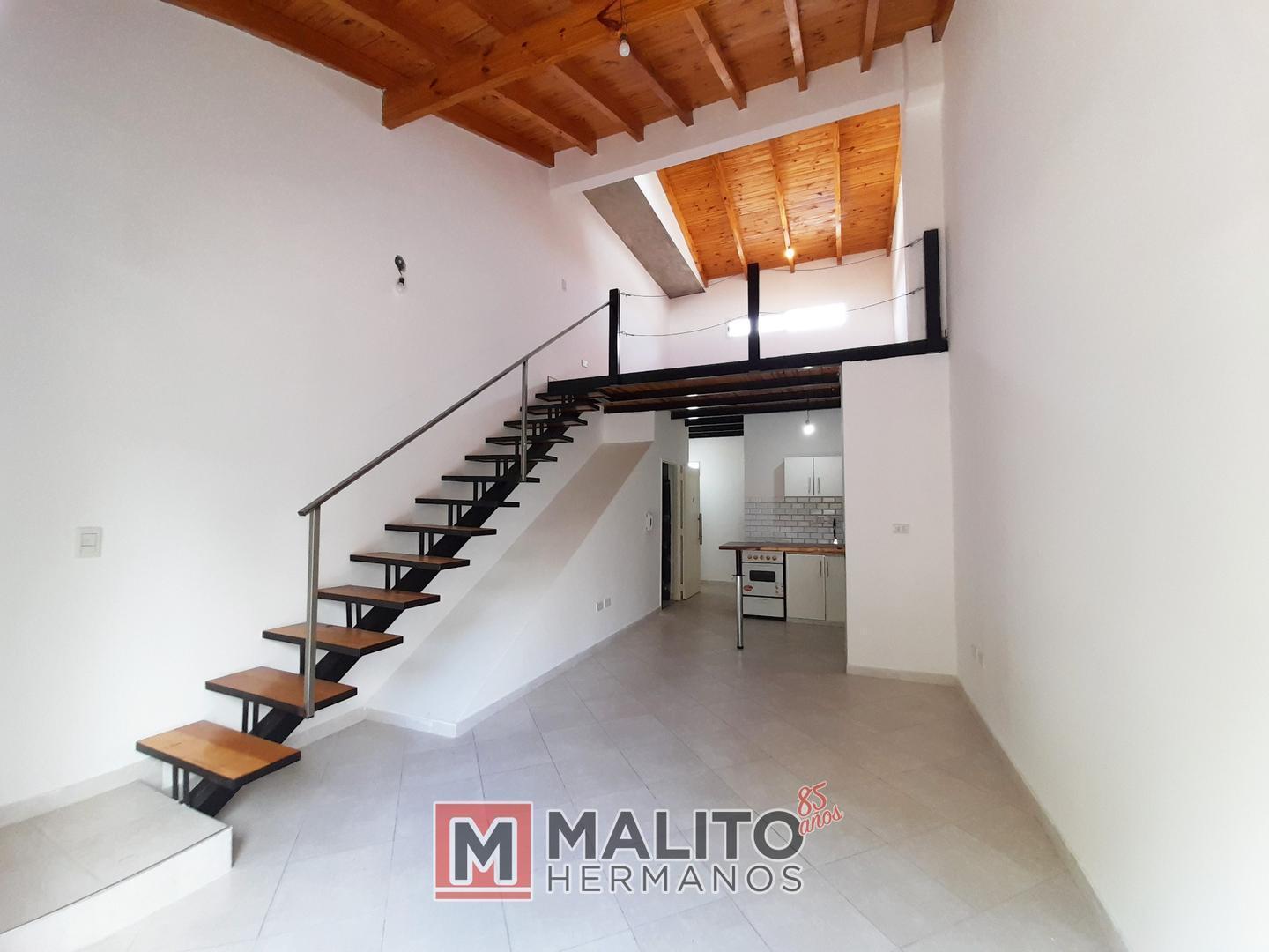 Venta PH monoambiente tipo loft y balcón al frente