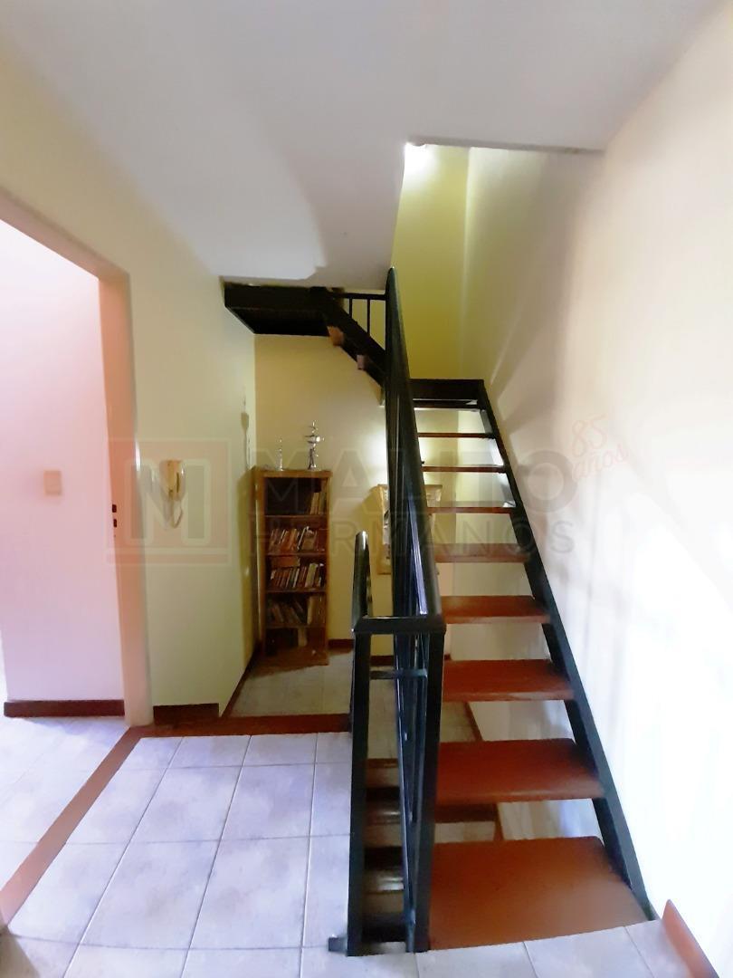 TRIPLEX 4 AMBIENTES CON GARAGE APTO CRÉDITO