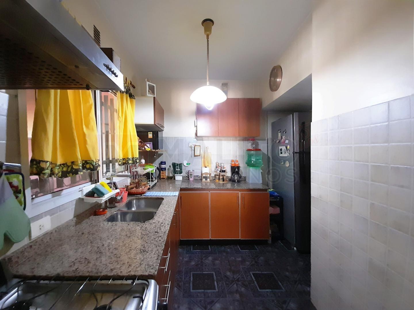 TRIPLEX 4 AMBIENTES CON GARAGE APTO CRÉDITO
