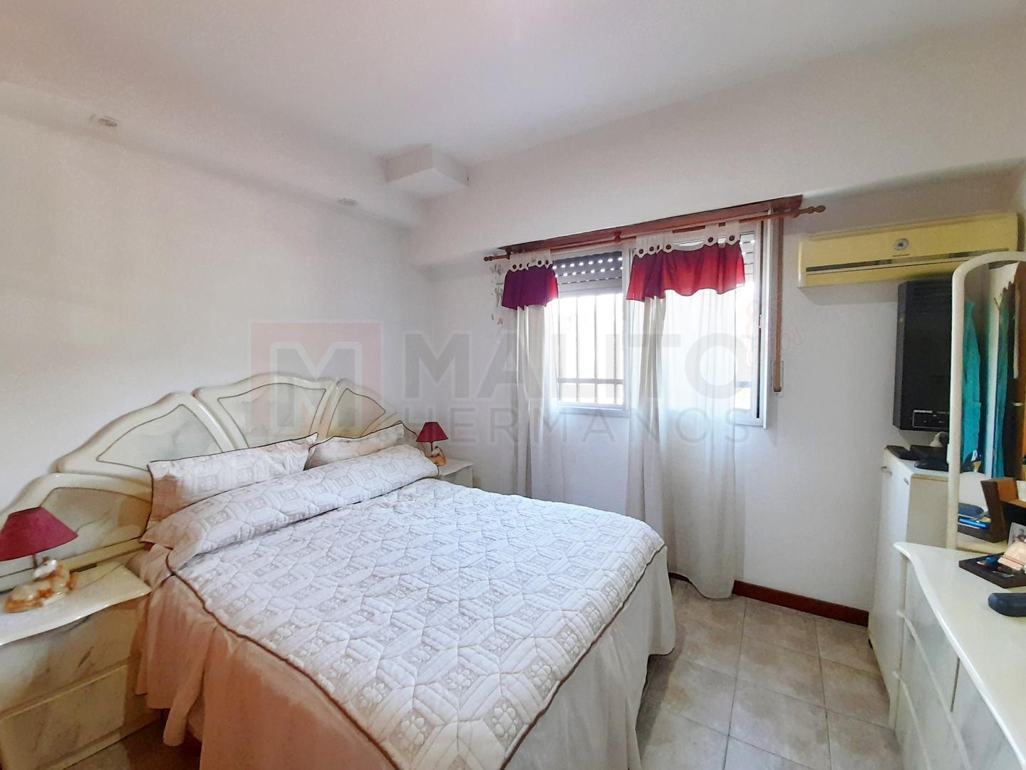 TRIPLEX 4 AMBIENTES CON GARAGE APTO CRÉDITO