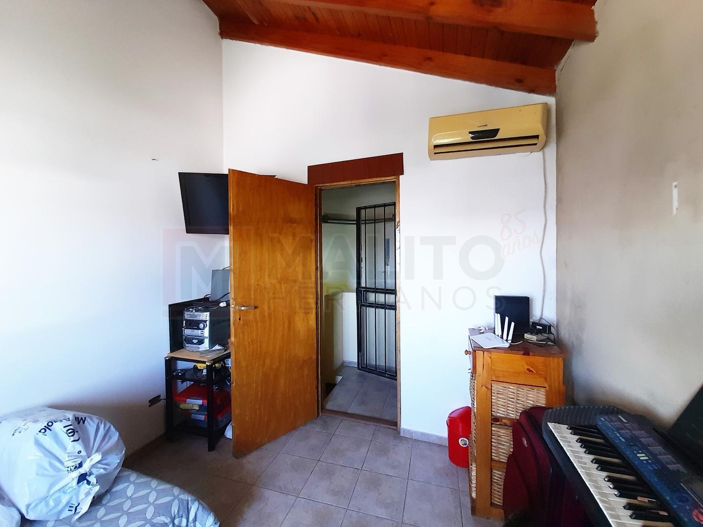 TRIPLEX 4 AMBIENTES CON GARAGE APTO CRÉDITO