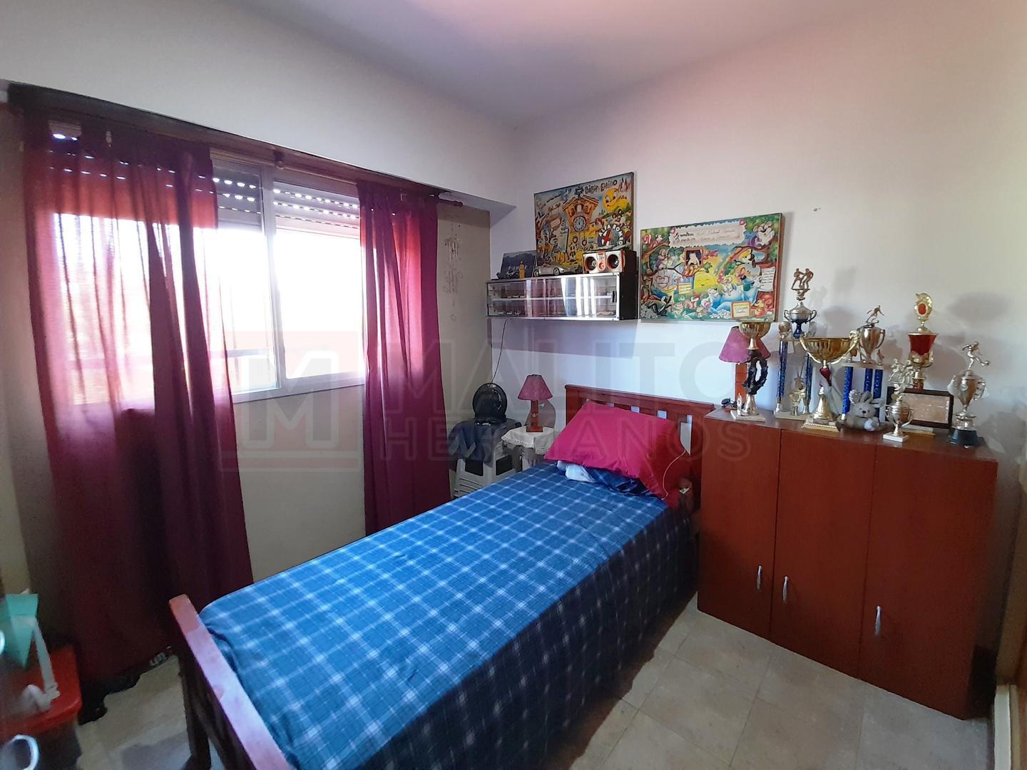 TRIPLEX 4 AMBIENTES CON GARAGE APTO CRÉDITO