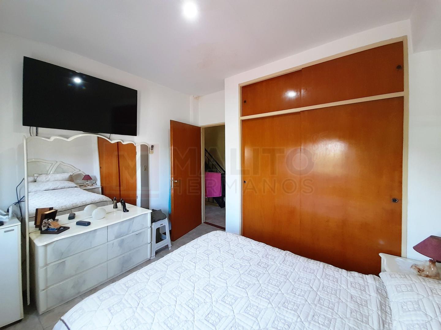TRIPLEX 4 AMBIENTES CON GARAGE APTO CRÉDITO