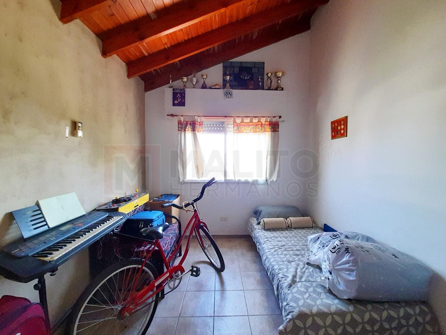 TRIPLEX 4 AMBIENTES CON GARAGE APTO CRÉDITO