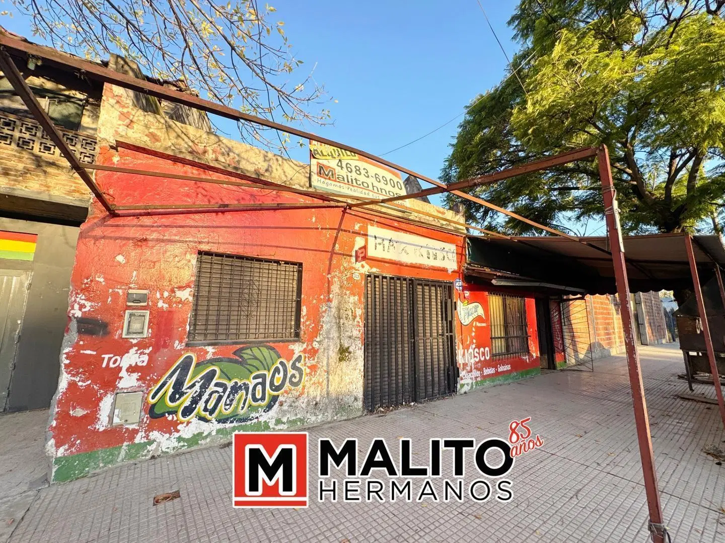 LOCAL A LA CALLE CON PARRILLA 4