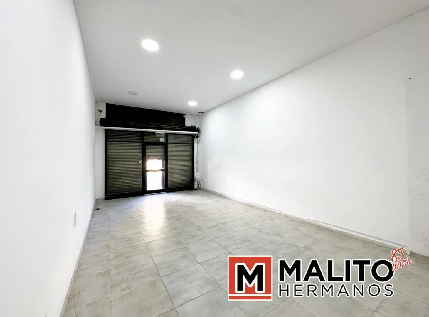 VENTA - LOCAL 34M2 EN VILLA LUGANO 4